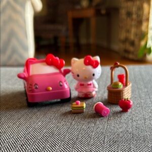 Hello Kitty Picnic Fun Car